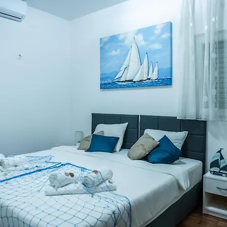 Pebbles - With Jacuzzi * Split