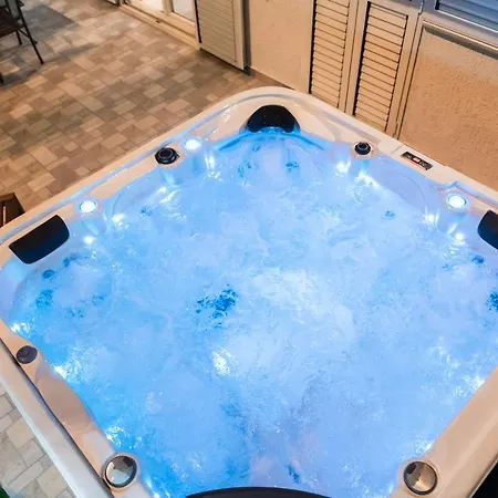 Apartment Pebbles - With Jacuzzi *