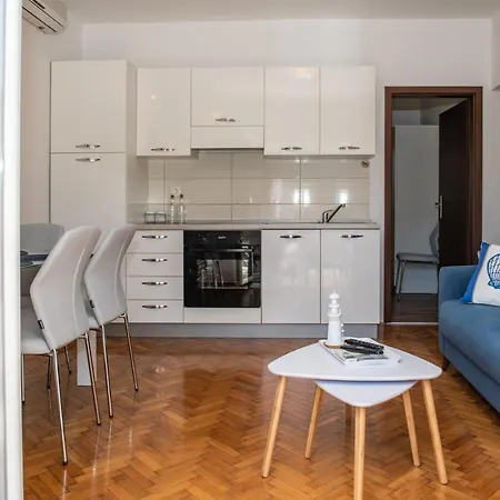 Pebbles - With Jacuzzi