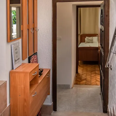 Pebbles - With Jacuzzi Split