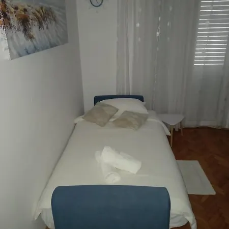 Pebbles - With Jacuzzi Apartment