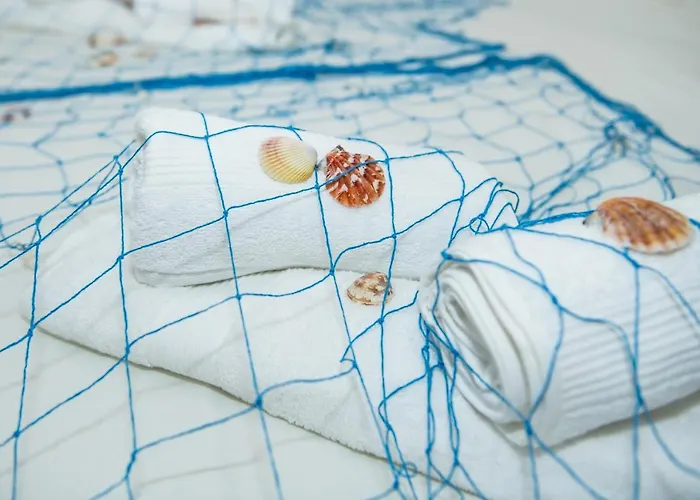 Apartment Pebbles - With Jacuzzi Split