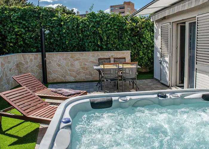 Apartment Pebbles - With Jacuzzi