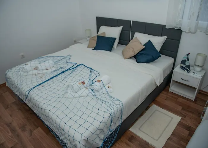 Pebbles - With Jacuzzi Apartment Split