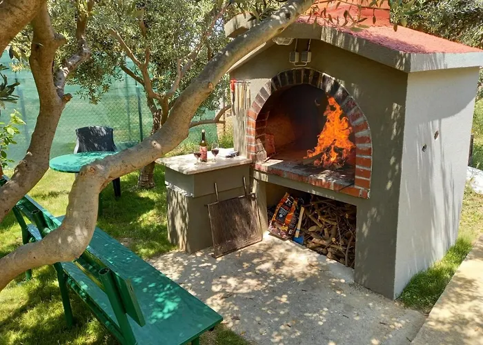 Apartment Pebbles - With Jacuzzi Split