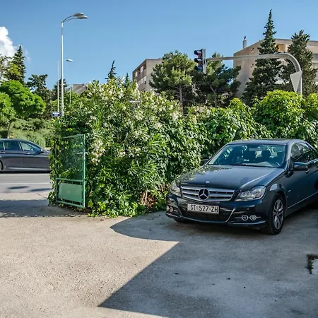 Pebbles - With Jacuzzi * Split