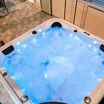 Apartment Pebbles - With Jacuzzi *