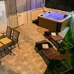 Apartment Pebbles - With Jacuzzi