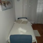 Pebbles - With Jacuzzi Apartment