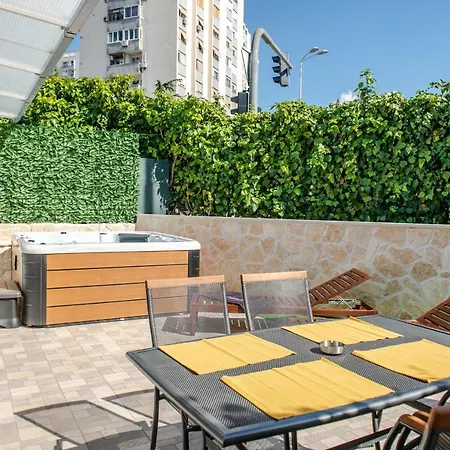 Pebbles - With Jacuzzi